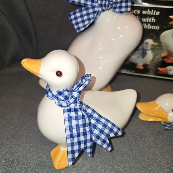 Vintage 3pc Ceramic White Duck Figurine Set Blue Gingham Ribbon Farmhouse 44-143 - Picture 3 of 7